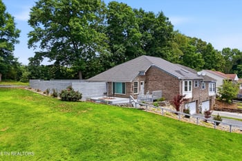 211 Farmington Tr, Kingston, TN 37763