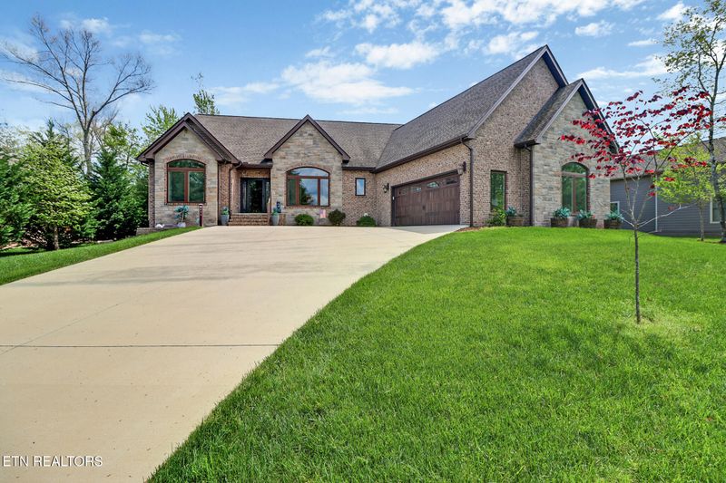 211 Forest Hill Dr, Crossville, TN 38558