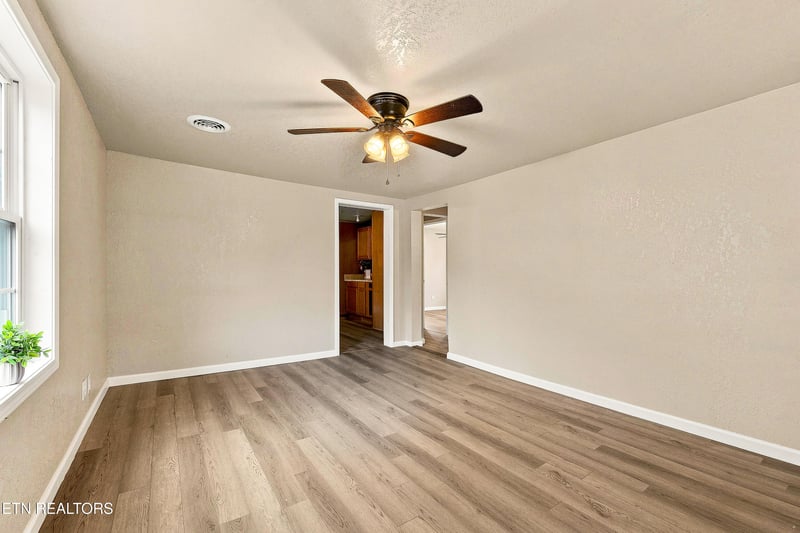 211 Henderson Ave, Sevierville, TN 37862