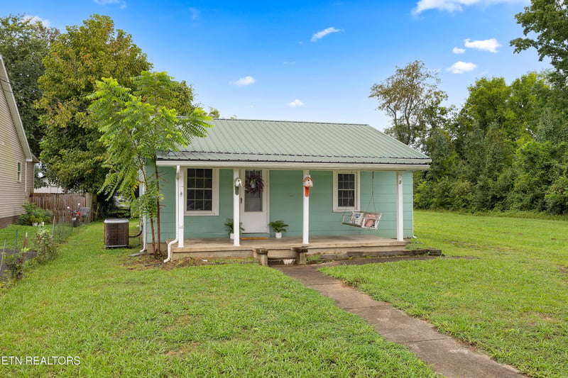 211 Henderson Ave, Sevierville, TN 37862