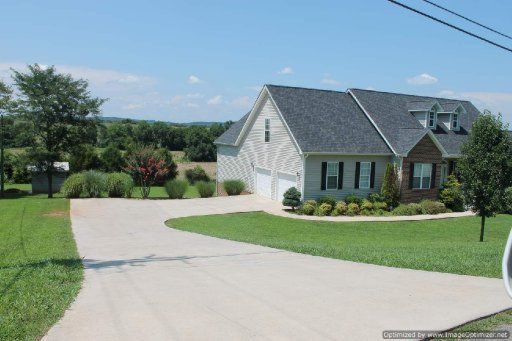 211 Hidden Brook Dr, Sweetwater, TN 37874