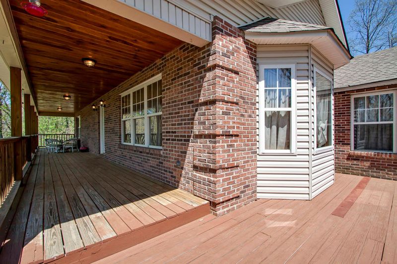 211 Malone Rd, Lenoir City, TN 37771