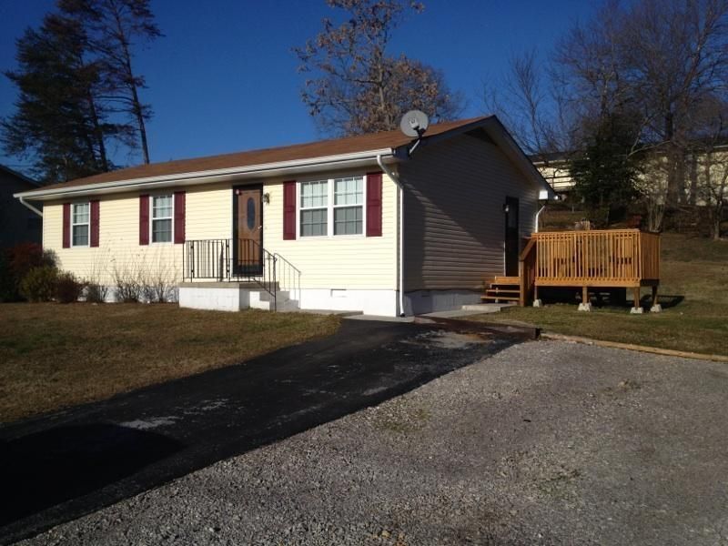 211 Nancy Ln, Clinton, TN 37716