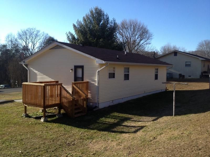 211 Nancy Ln, Clinton, TN 37716