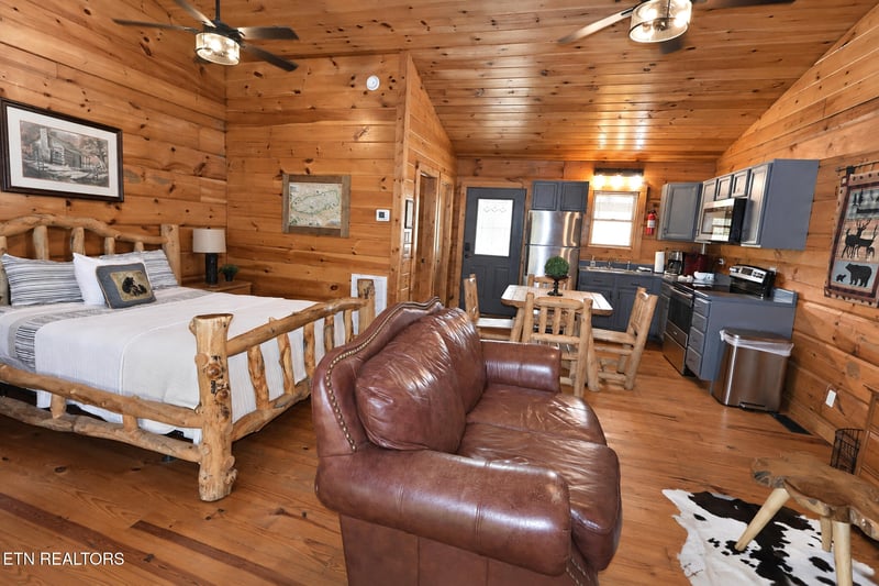 211 Old Bridge Rd #Cabin 14, Townsend, TN 37882