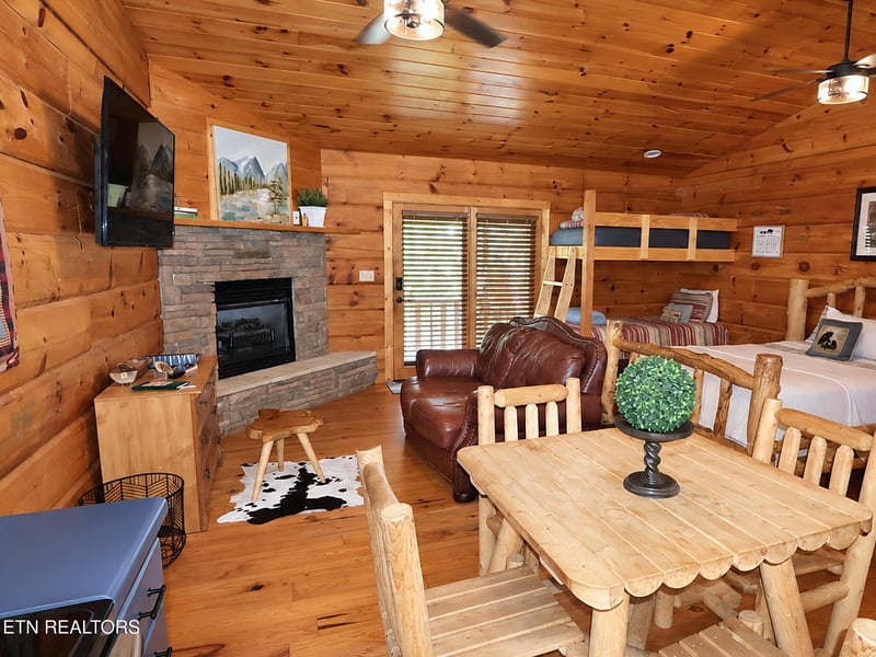 211 Old Bridge Rd #Cabin 14, Townsend, TN 37882
