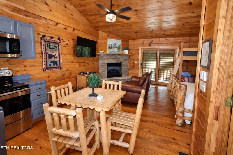 211 Old Bridge Rd #Cabin 14, Townsend, TN 37882
