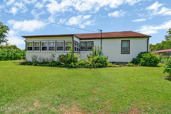 211 Omega St, Harriman, TN 37748