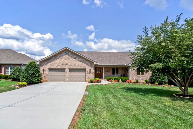 211 Oonoga Way, Loudon, TN 37774