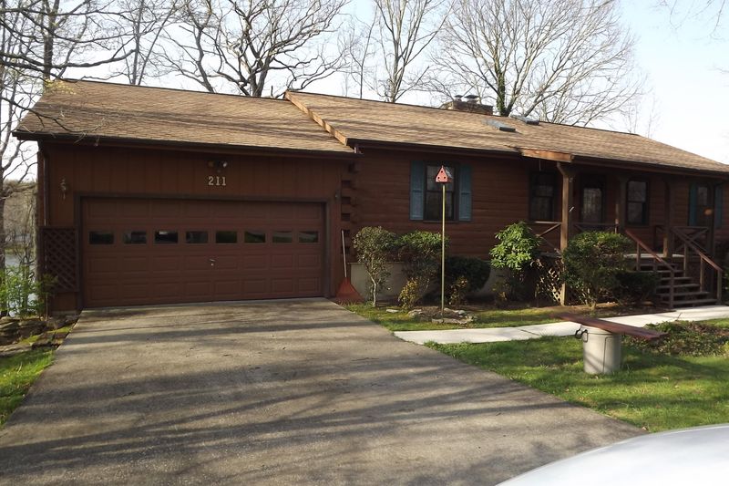 211 Pomeroy Dr, Crossville, TN 38558