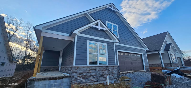 211 River Birch Dr, Lenoir City, TN 37771