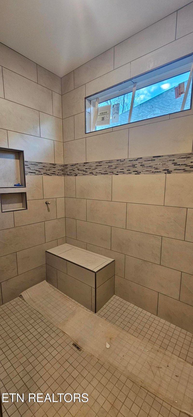 211 River Birch Dr, Lenoir City, TN 37771
