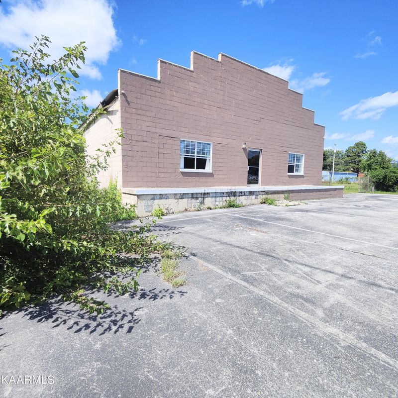 211 S Front Ave, Rockwood, TN 37854