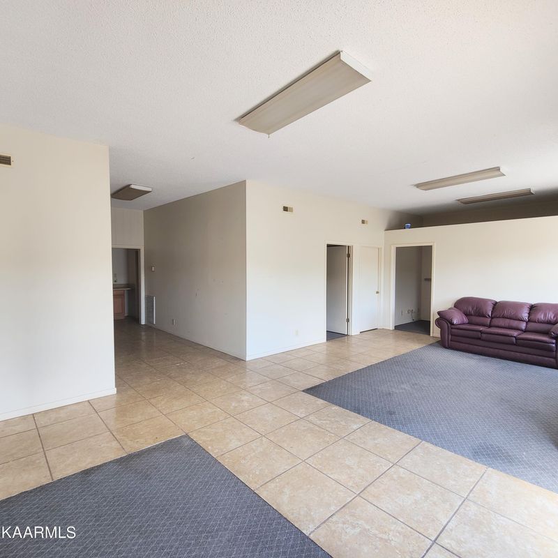 211 S Front Ave, Rockwood, TN 37854