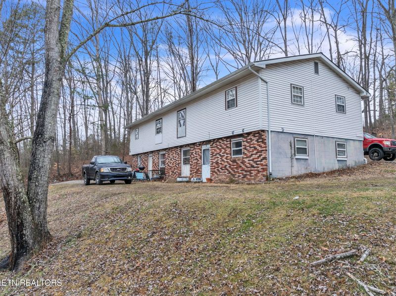 211 Timberlake Cir, Jacksboro, TN 37757