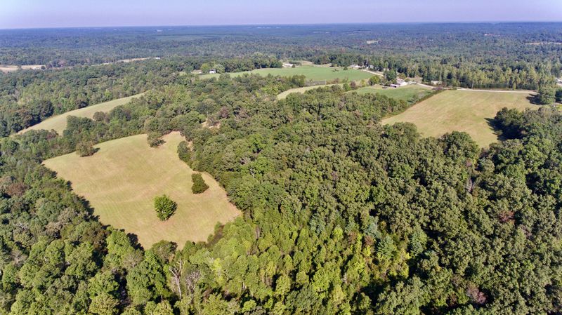 211 Twin Bridge Rd, Deer Lodge, TN 37726