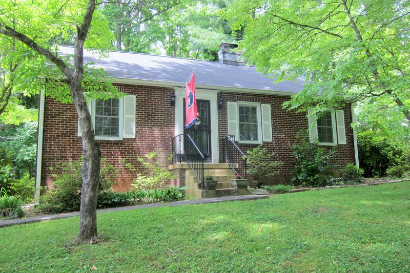 211 W Red Bud Rd, Knoxville, TN 37920