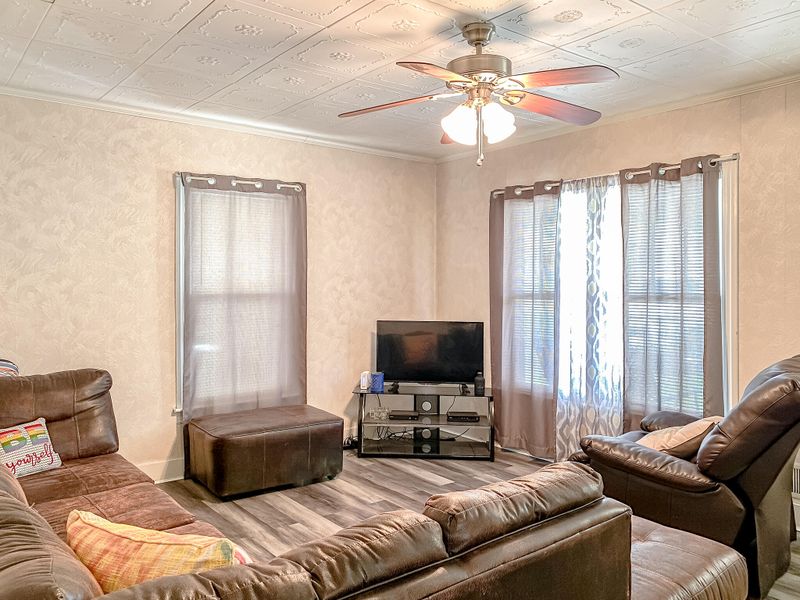 211 Walden Ave, Harriman, TN 37748