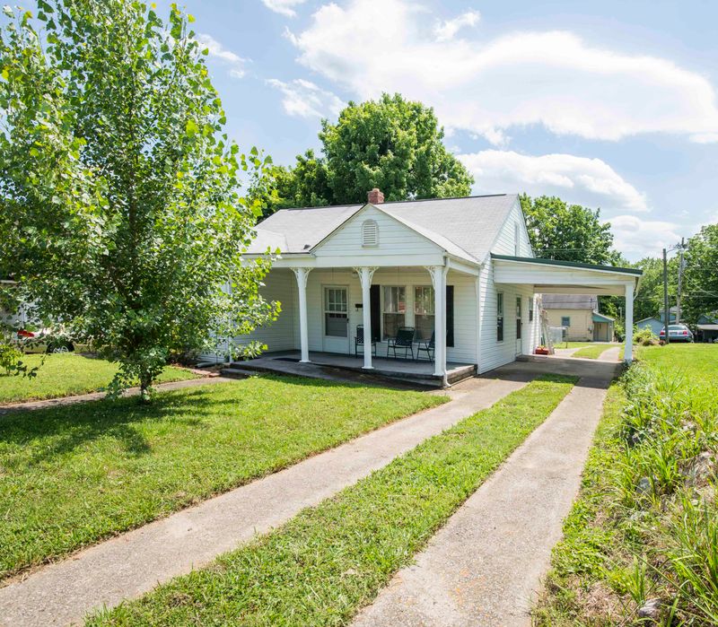 211 Walden St, Harriman, TN 37748
