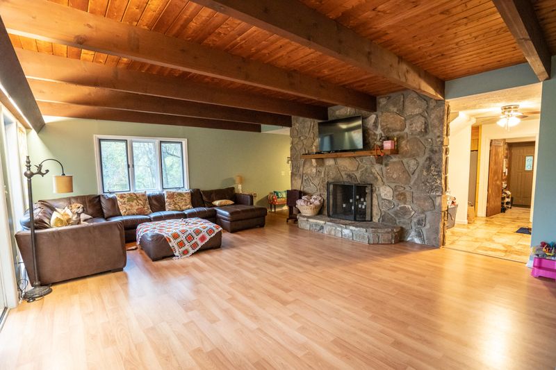 2110 Bluff Mountain Rd, Sevierville, TN 37876