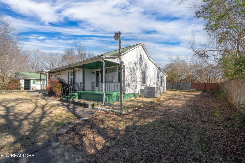 2110 Neubert Rd, Knoxville, TN 37914