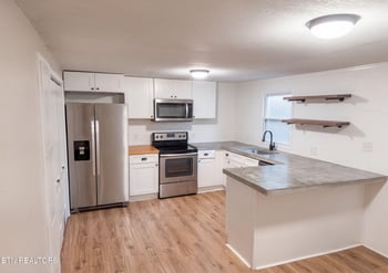 2111 Bernhurst Dr, Knoxville, TN 37918