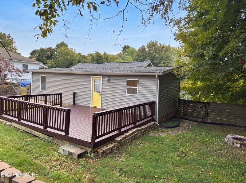 2111 Bernhurst Dr, Knoxville, TN 37918