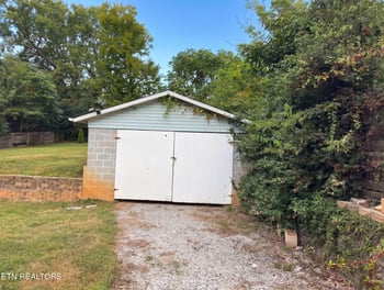 2111 Bernhurst Dr, Knoxville, TN 37918