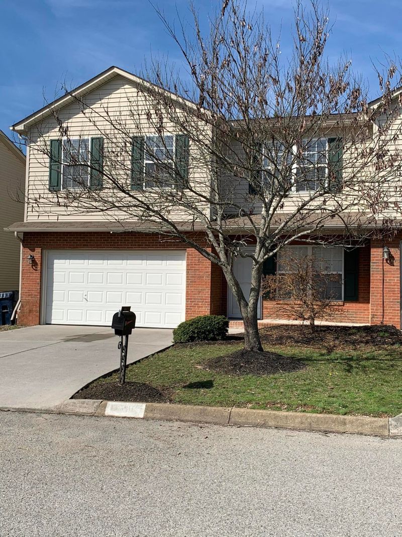 2111 Gatehouse Ln, Powell, TN 37849
