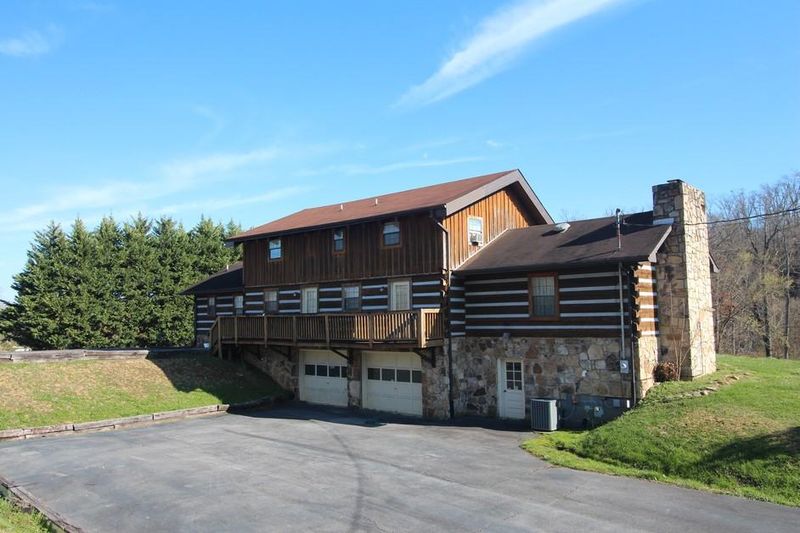 2111 New Era Rd, Sevierville, TN 37862