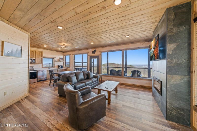2111 Paradise View Way, Sevierville, TN 37876