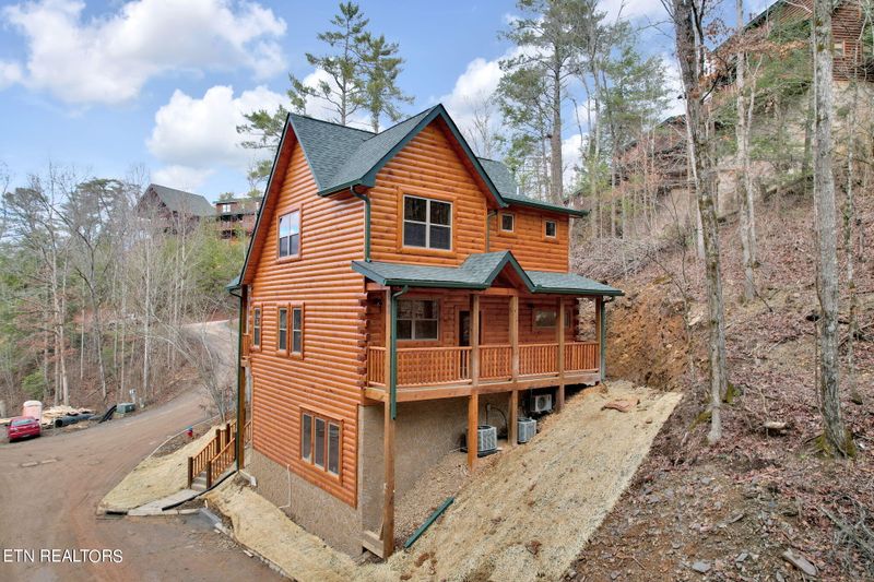 2111 Valley Creek Way, Pigeon Forge, TN 37862