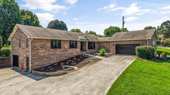 2112 Carpenters Grade Rd, Maryville, TN 37803