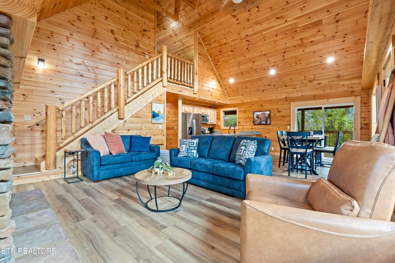 2112 Eagle Feather Dr, Sevierville, TN 37876