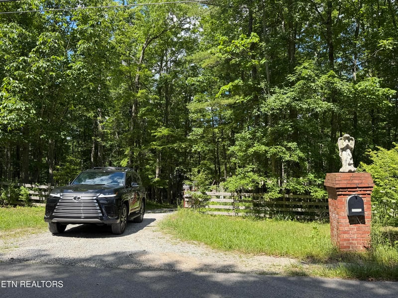 2112 Smith Mountain Rd, Rockwood, TN 37854