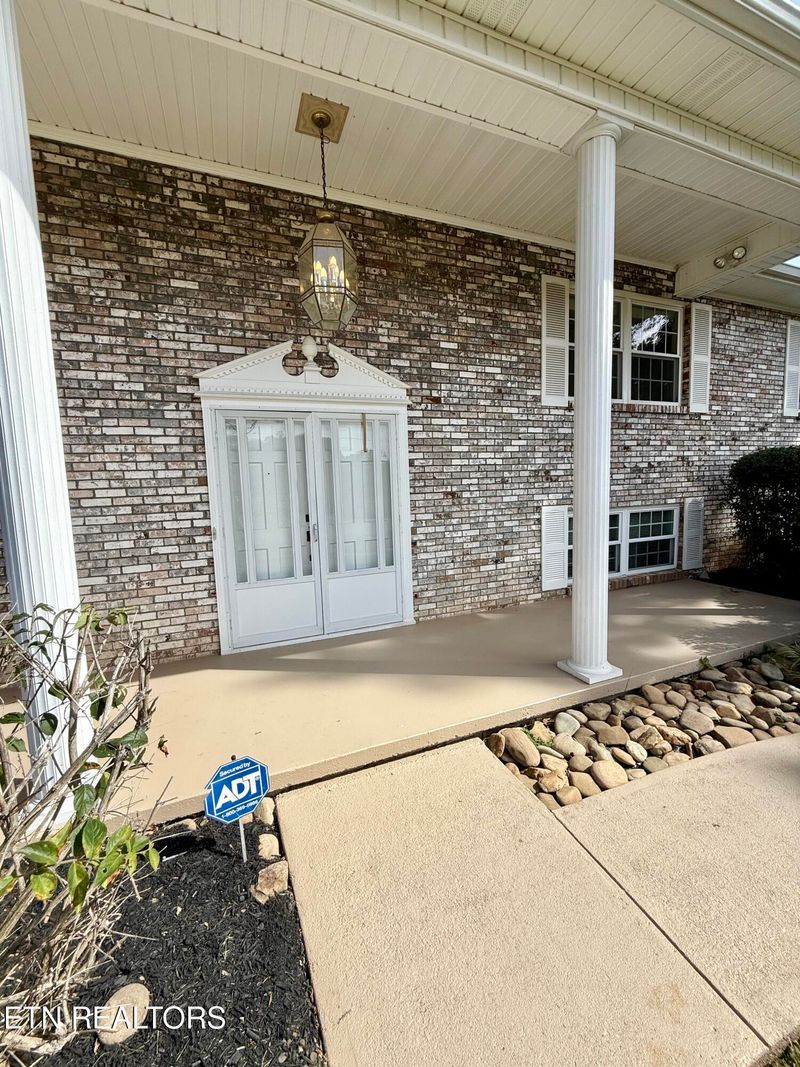 2112 Spring Hill Rd, Knoxville, TN 37914