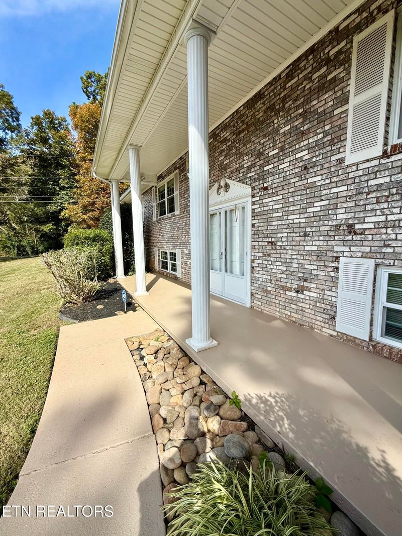 2112 Spring Hill Rd, Knoxville, TN 37914