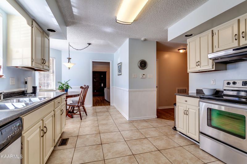 2112 Windbrook Rd, Knoxville, TN 37923