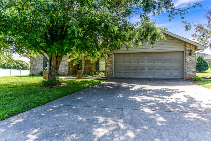 2114 Bradley Ln, Sevierville, TN 37876