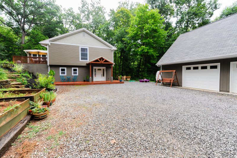 2114 E Ridgewood Dr, Louisville, TN 37777