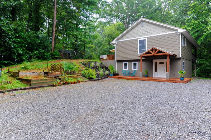 2114 E Ridgewood Dr, Louisville, TN 37777