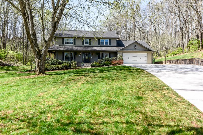 2115 Waterloo Rd, Maryville, TN 37803