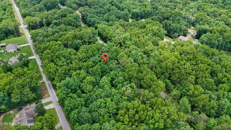2116 Black Wolf Dr, Crossville, TN 38572