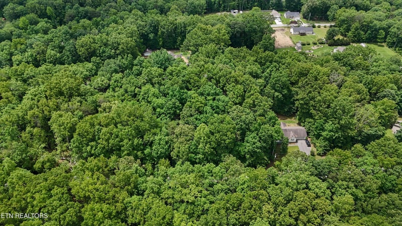 2116 Black Wolf Dr, Crossville, TN 38572