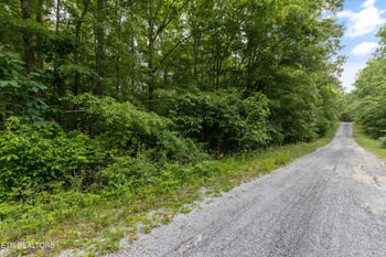 2116 Black Wolf Dr, Crossville, TN 38572