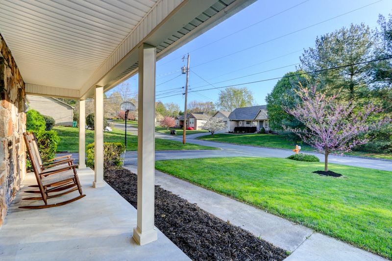 2116 Windbrook Rd, Knoxville, TN 37923