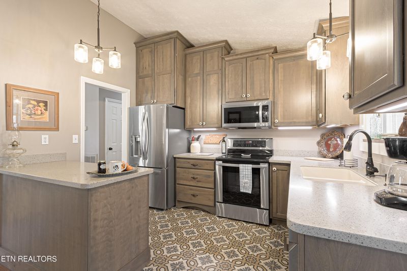 2117 Cunningham Rd, Knoxville, TN 37918