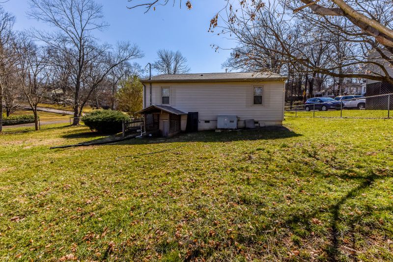 2117 Maple Dr, Knoxville, TN 37918