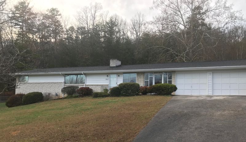 2117 Old Callahan Dr, Knoxville, TN 37912