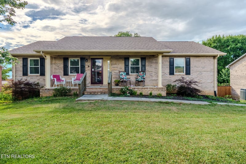 2117 Raulston View Dr, Maryville, TN 37803
